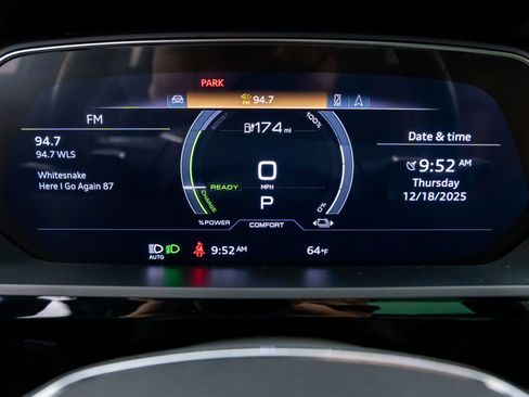 Used 2022 Audi e-tron Premium Plus w/ Premium Plus Package image 27