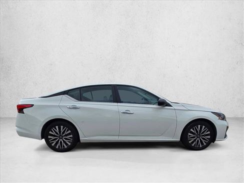 Used 2025 Nissan Altima 2.5 SV FWD image 5