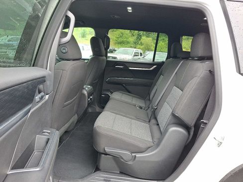 Used 2025 GMC Acadia Elevation AWD/4WD image 10