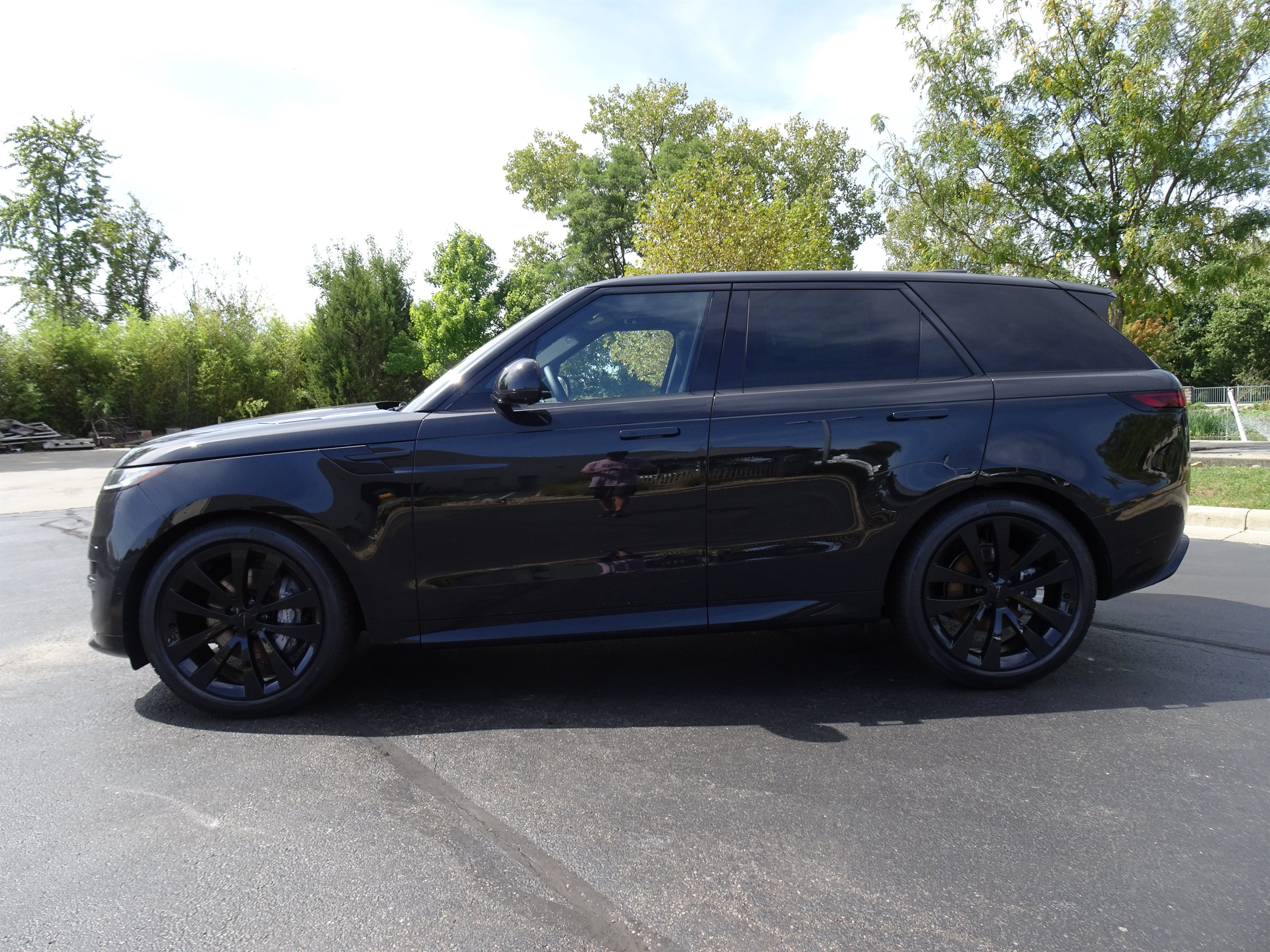 New 2027 Land Rover Range Rover Sport Dynamic SE AWD/4WD image 3