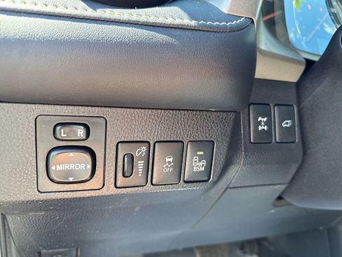 Used 2014 Toyota RAV4 Limited w/ Technology Package AWD/4WD image 16