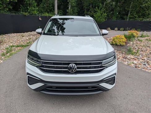 Certified 2023 Volkswagen Tiguan SE w/ Panoramic Sunroof Package FWD image 8