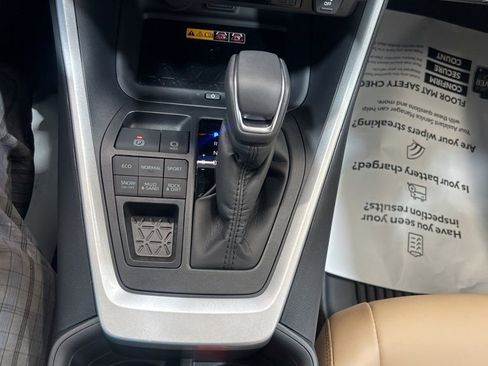 Used 2025 Toyota RAV4 XLE Premium image 29