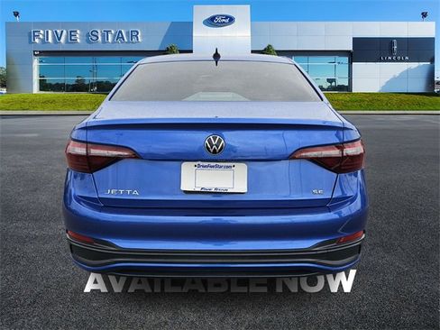 Used 2023 Volkswagen Jetta SE image 6