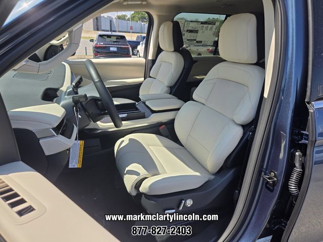New 2027 Lincoln Navigator Premiere AWD/4WD image 8