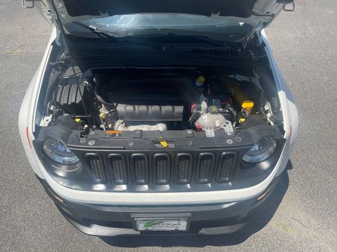 Used 2017 Jeep Renegade Latitude AWD/4WD image 12