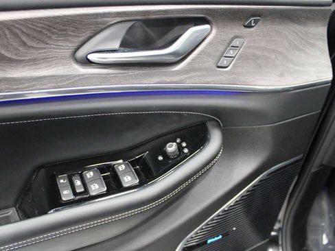 Used 2022 Jeep Grand Cherokee Overland w/ Advanced Protech Group III image 13