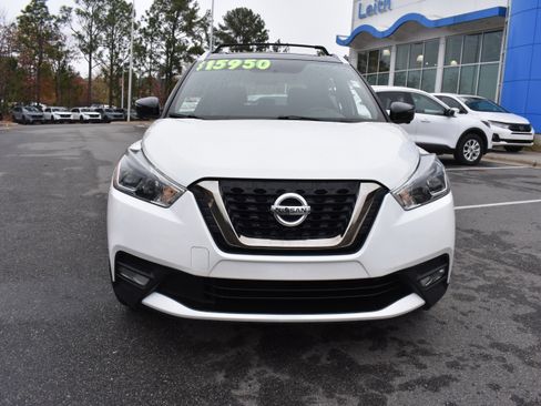 Used 2019 Nissan Kicks SR w/ Exterior Package image 4