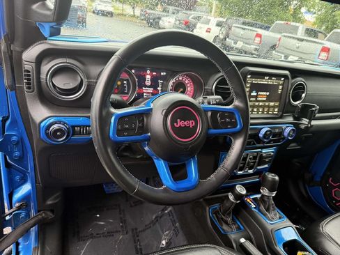 Used 2022 Jeep Wrangler Unlimited Sahara AWD/4WD image 2