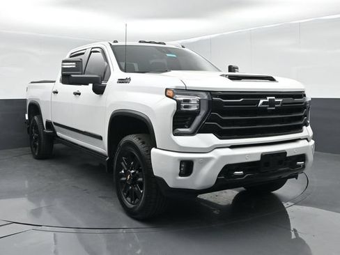 Used 2024 Chevrolet Silverado 3500 High Country w/ High Country Premium Package AWD/4WD image 7