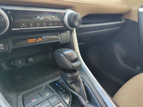 Used 2019 Toyota RAV4 LE image 5