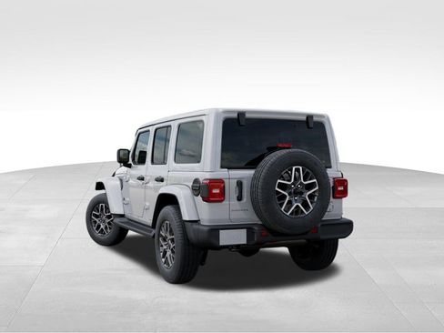 Used 2025 Jeep Wrangler Unlimited Sahara AWD/4WD image 4
