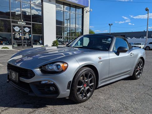 Used 2017 FIAT 124 Spider Abarth RWD image 2