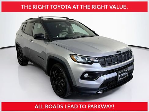 Used 2022 Jeep Compass Latitude w/ Sun and Sound Group AWD/4WD image 1