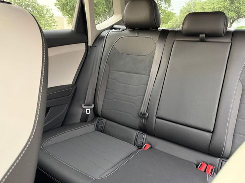 Used 2025 Volkswagen Taos SE FWD image 39