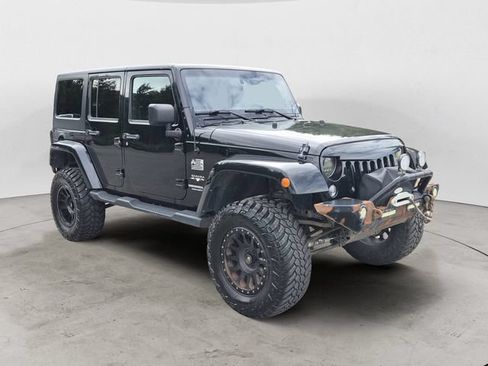 Used 2016 Jeep Wrangler Unlimited Sahara w/ Trailer Tow Group AWD/4WD image 3