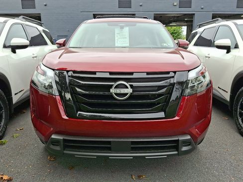 New 2025 Nissan Pathfinder SV w/ SV Premium Package image 2