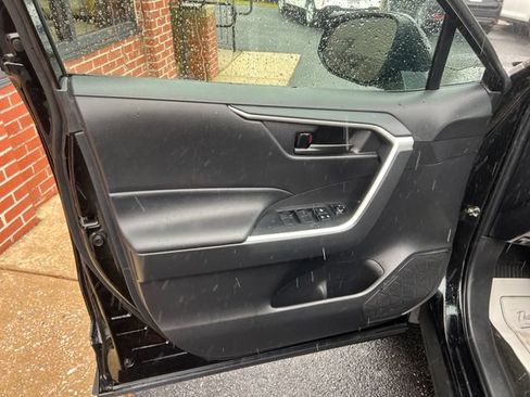 Used 2022 Toyota RAV4 LE image 14