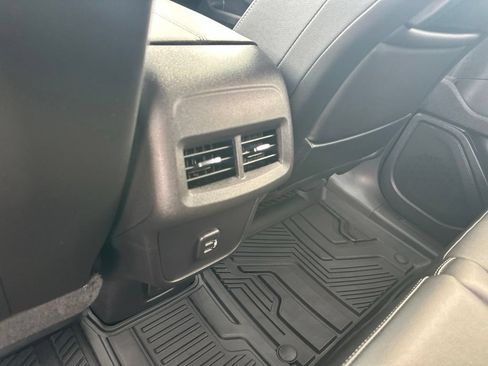 Used 2024 GMC Terrain SLT AWD/4WD image 15