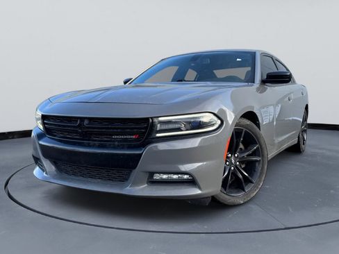 Used 2017 Dodge Charger R/T w/ Navigation & Travel Group RWD image 1