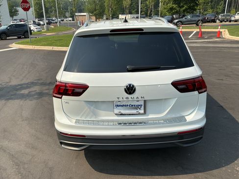 Used 2023 Volkswagen Tiguan SE FWD image 9