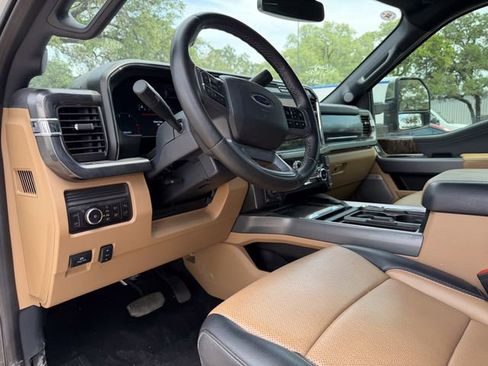 Used 2025 Ford F250 Lariat w/ Chrome Package AWD/4WD image 9
