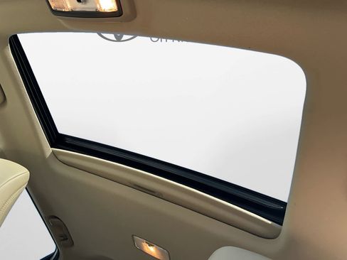 Used 2024 Toyota 4Runner Limited AWD/4WD image 26