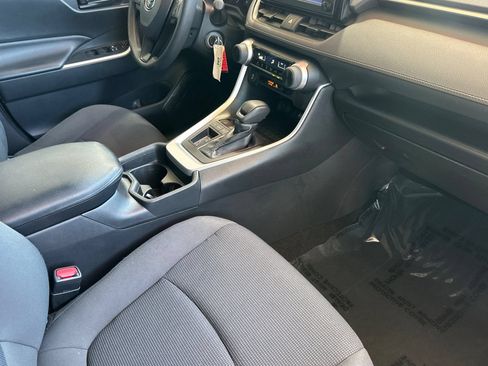 Certified 2019 Toyota RAV4 LE w/ Carpet Mat Package FWD image 19