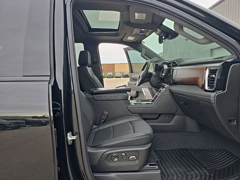 Used 2025 GMC Sierra 2500 Denali w/ Denali Reserve Package AWD/4WD image 17