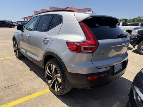 Used 2023 Volvo XC40 B5 Ultimate w/ Protection Package Premier AWD/4WD image 2