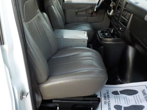 Used 2020 Chevrolet Express 3500 Extended w/ Driver Convenience Package image 28