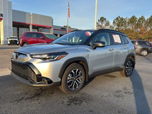 Certified 2023 Toyota Corolla Cross XSE image 2