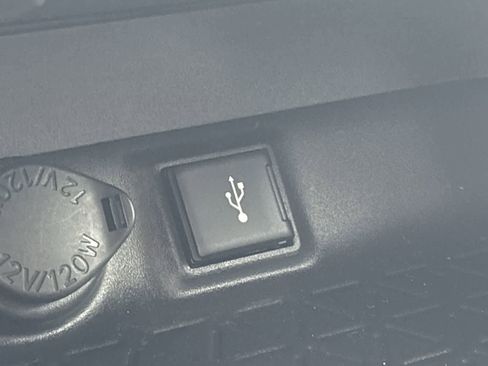 Used 2021 Toyota RAV4 LE image 29