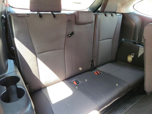 Used 2023 Toyota Highlander LE AWD/4WD image 15