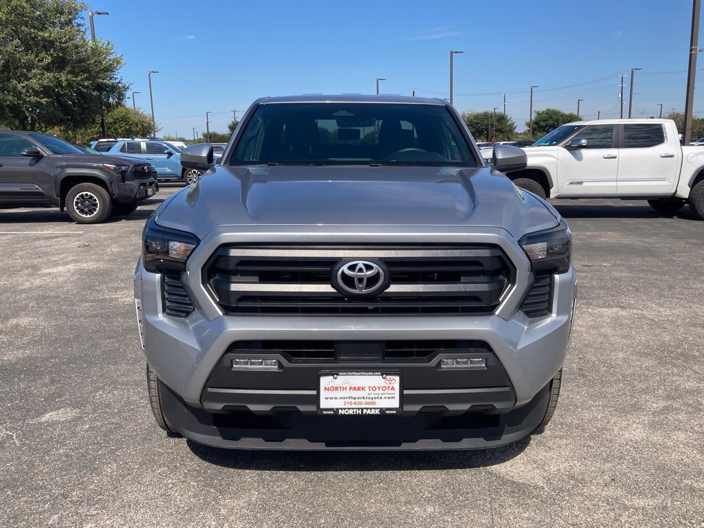 Used 2025 Toyota Tacoma 4x4 Double Cab image 2