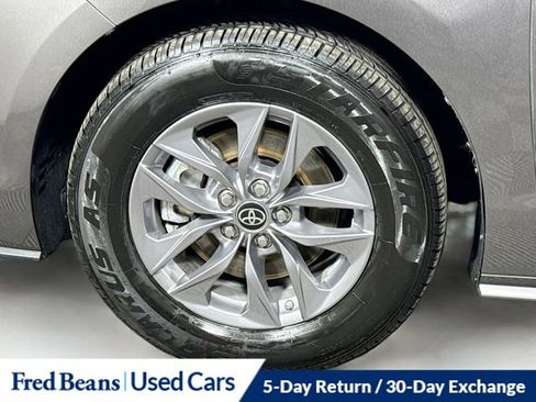 Used 2024 Toyota Sienna XLE image 32