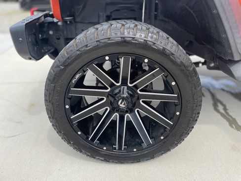Used 2018 Jeep Wrangler Unlimited Rubicon AWD/4WD image 12