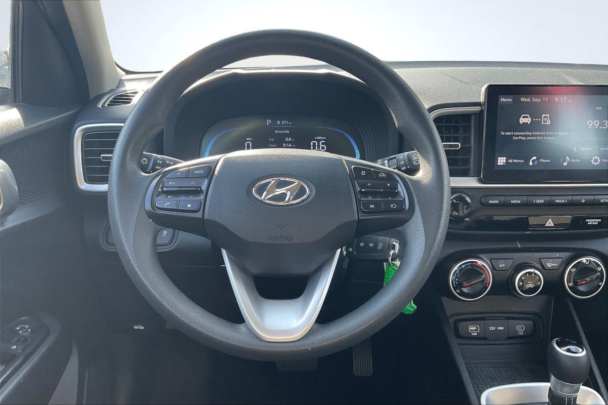 Used 2024 Hyundai Venue SE FWD image 5