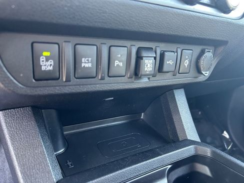 Used 2023 Toyota Tacoma TRD Off-Road w/ Technology Package AWD/4WD image 32
