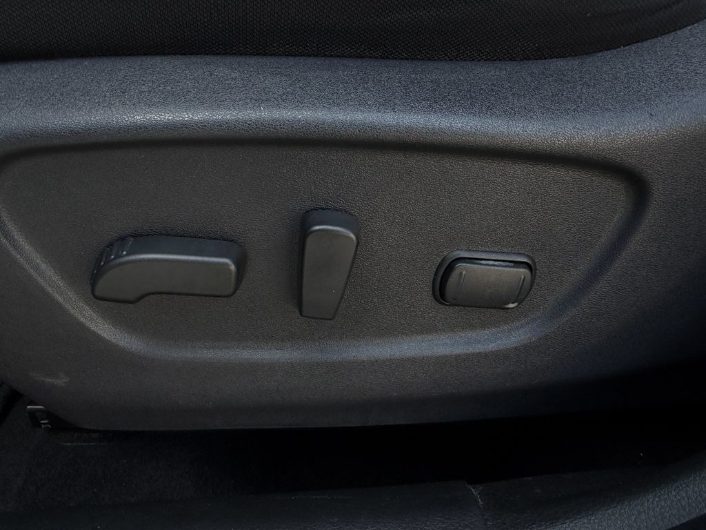 Used 2019 Nissan Rogue SV FWD image 27