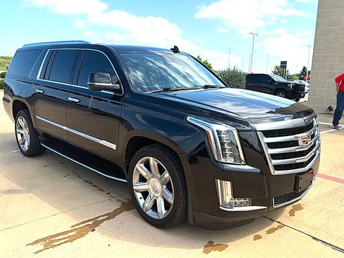 Used 2020 Cadillac Escalade ESV Luxury RWD image 4