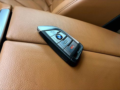 Used 2022 BMW X5 xDrive45e w/ M Sport Package AWD/4WD image 12