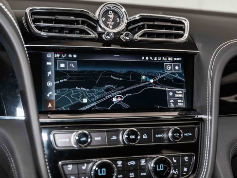 Certified 2024 Bentley Bentayga AWD/4WD image 32