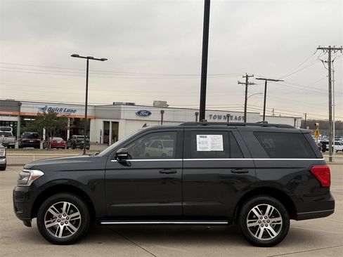 Certified 2022 Ford Expedition XLT image 3