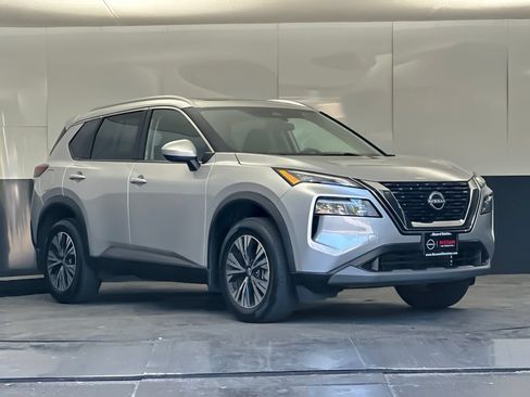 Used 2023 Nissan Rogue SV w/ SV Premium B Package FWD image 1