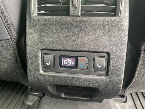 Used 2024 Mitsubishi Outlander SEL image 16