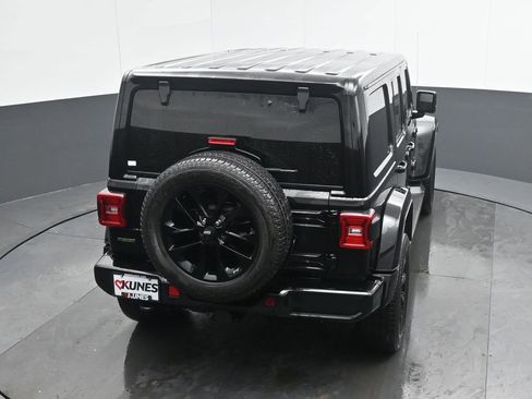 Used 2021 Jeep Wrangler Unlimited Sahara AWD/4WD image 38