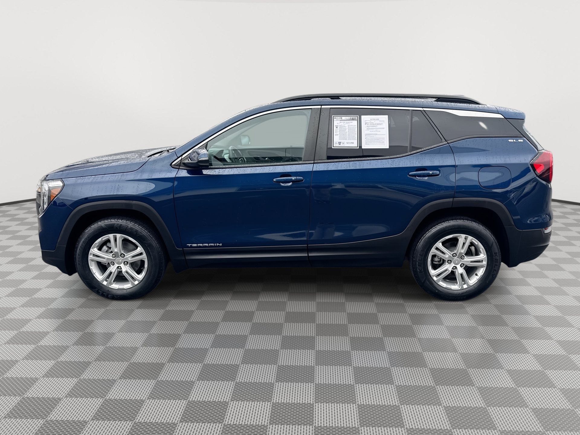 Certified 2022 GMC Terrain SLE w/ Driver Convenience Package AWD/4WD image 5