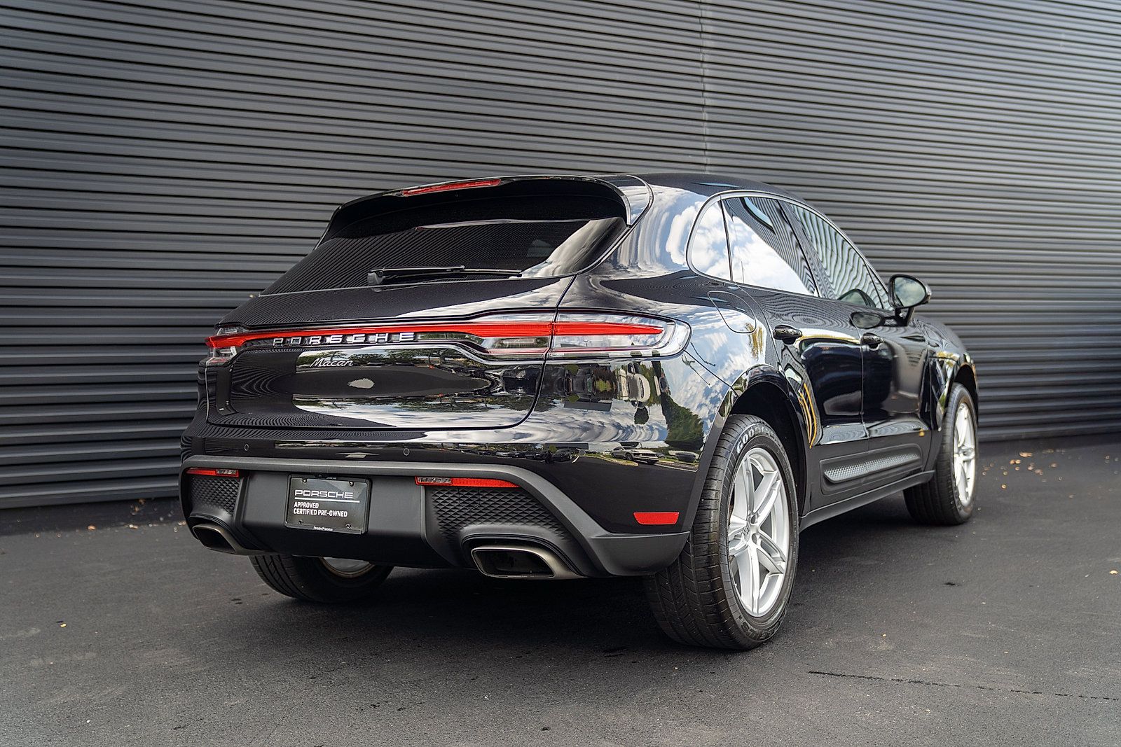 Used 2023 Porsche Macan AWD/4WD image 28