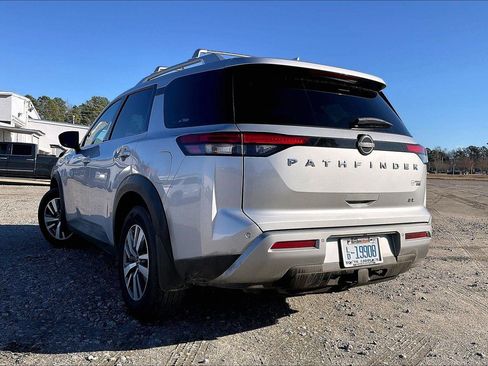 Used 2022 Nissan Pathfinder SL image 4